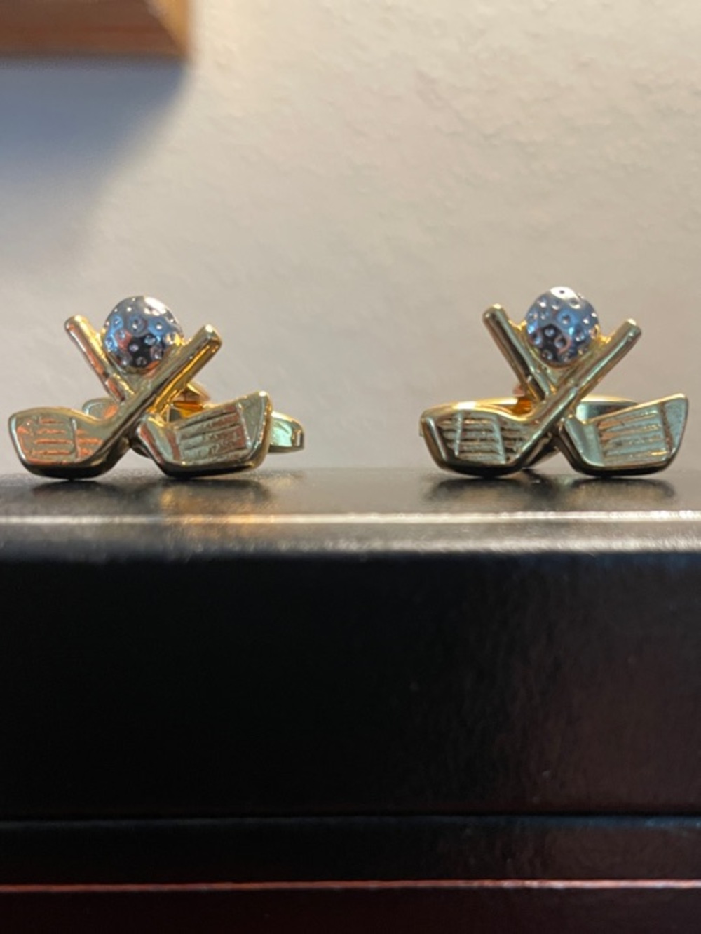 Golf Cuff Links. 2 clubs and golf ball.